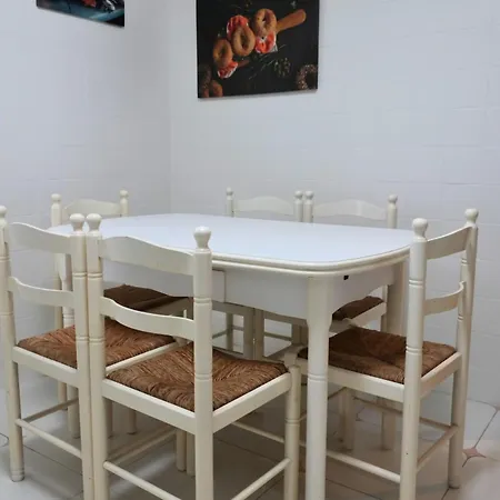 Apartment Con Terraza Y Jardin En Saron