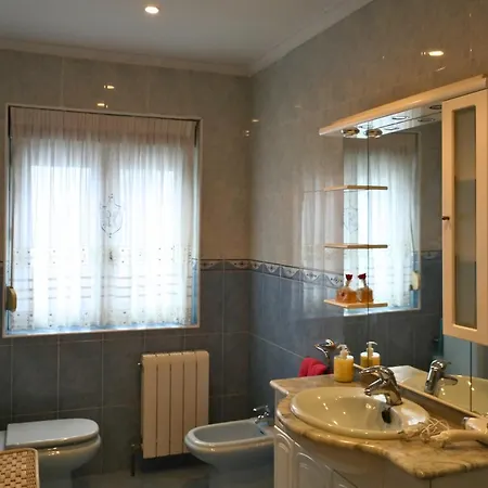 Con Terraza Y Jardin En Apartment Saron