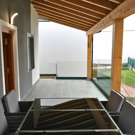 Con Terraza Y Jardin En