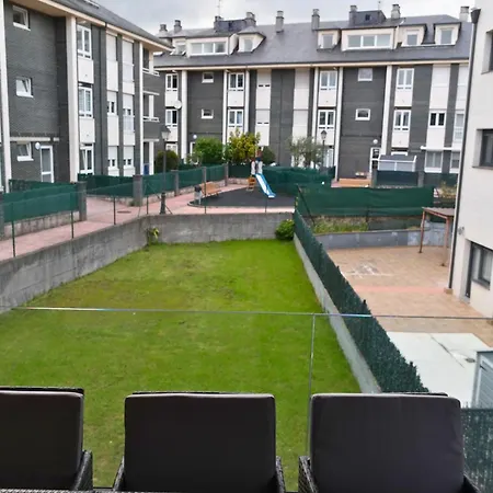 Con Terraza Y Jardin En Saron