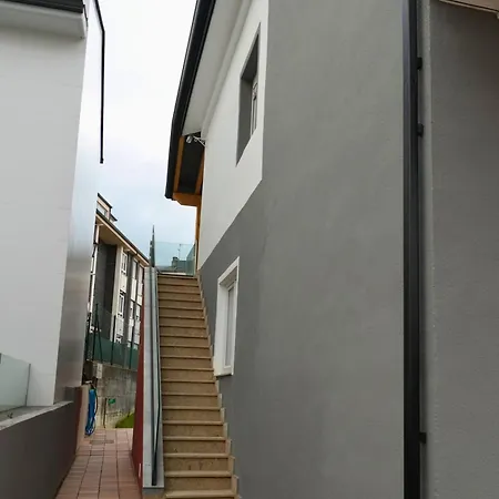 Con Terraza Y Jardin En