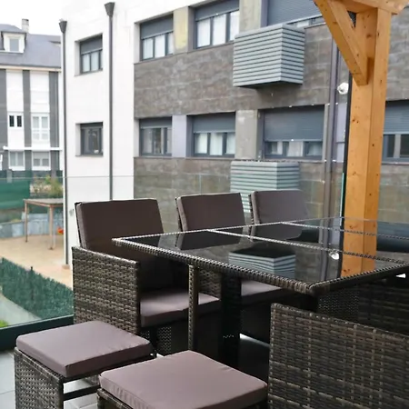 Con Terraza Y Jardin En Apartment