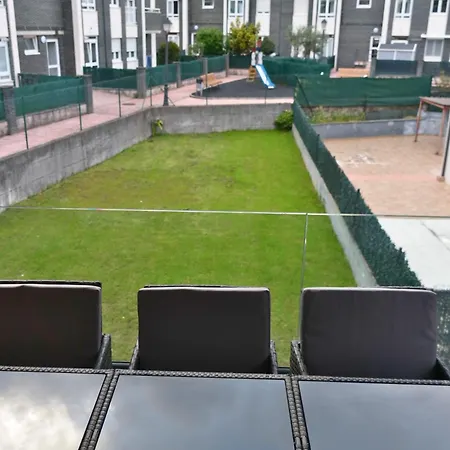 Con Terraza Y Jardin En Apartment