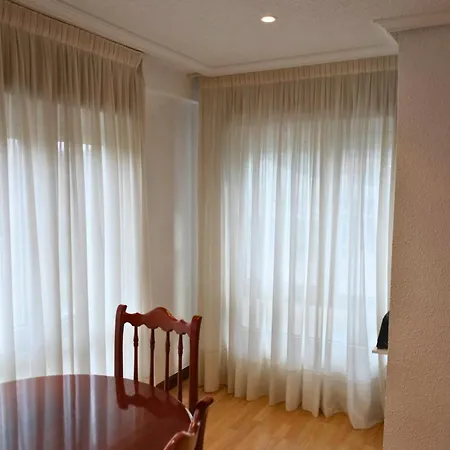Con Terraza Y Jardin En Apartment Saron