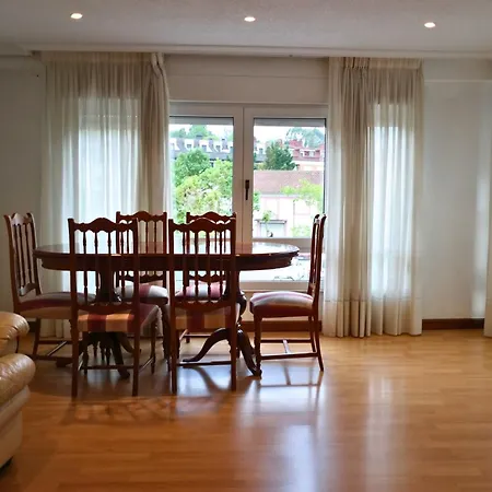 Con Terraza Y Jardin En