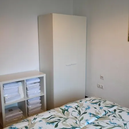 Con Terraza Y Jardin En Apartment