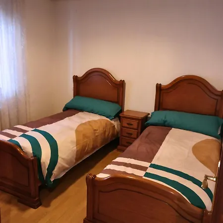 Con Terraza Y Jardin En Apartment Saron