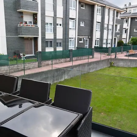 Con Terraza Y Jardin En *